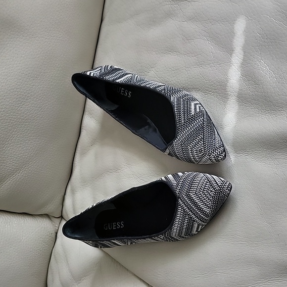 Guess Black and White Pumps - Picture 2 of 6
